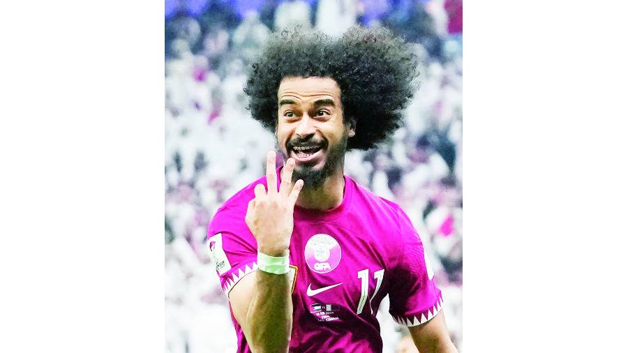  عفيف يحتفل بـ«الهاتريك»