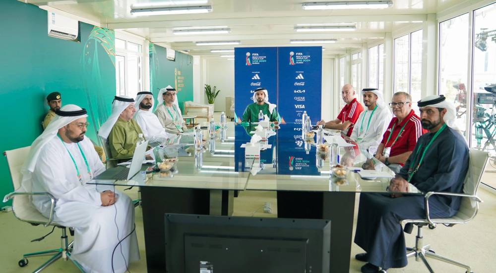  اللجنة المنظمة العليا لمونديال الشاطئية تجتمع في ملعب حي دبي للتصميم