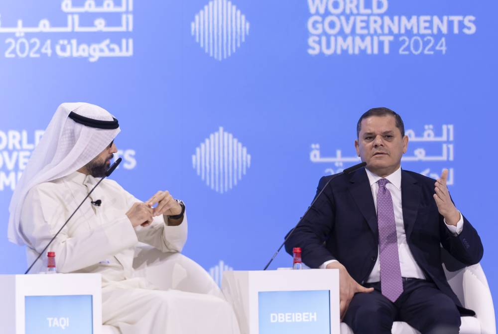 عبد الحميد الدبيبة متحدثاً خلال الجلسة