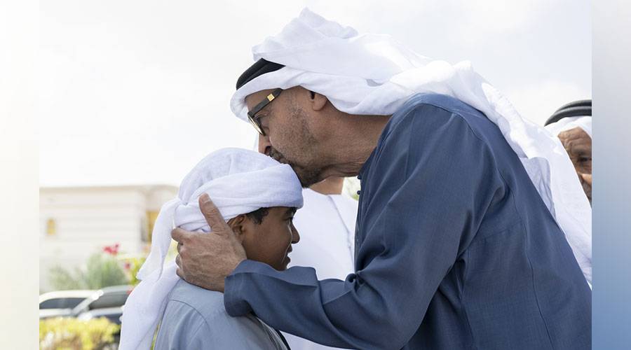  محمد بن زايد يعزي أسرة الشهيد محمد الشامسي 