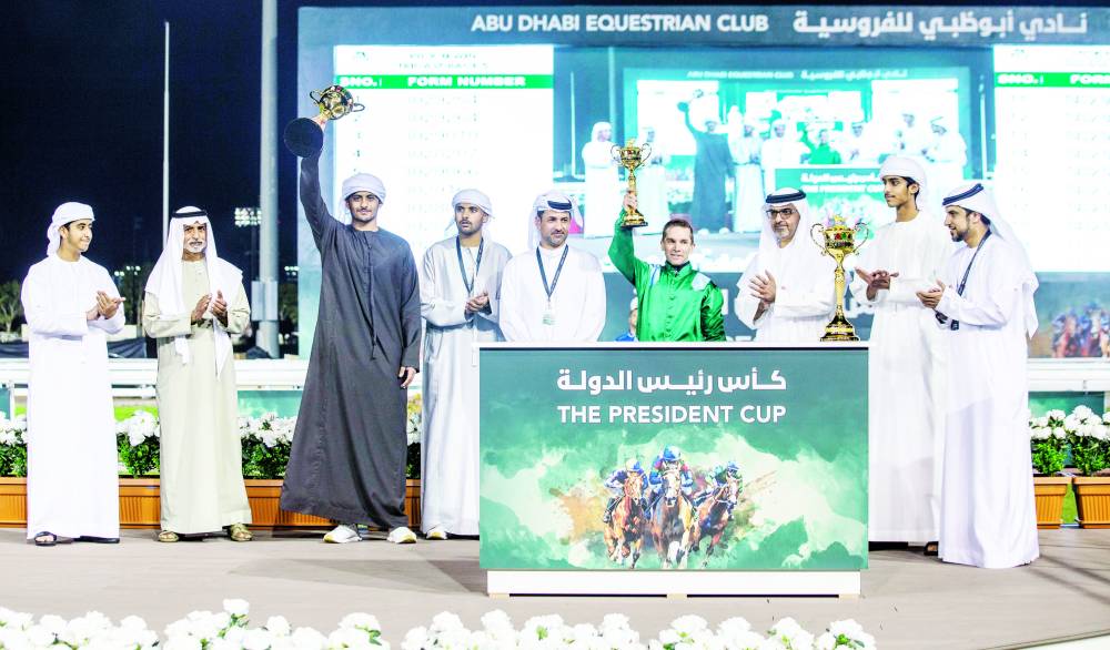 حامد بن زايد ونهيان بن مبارك يتوجان بطل الكأس