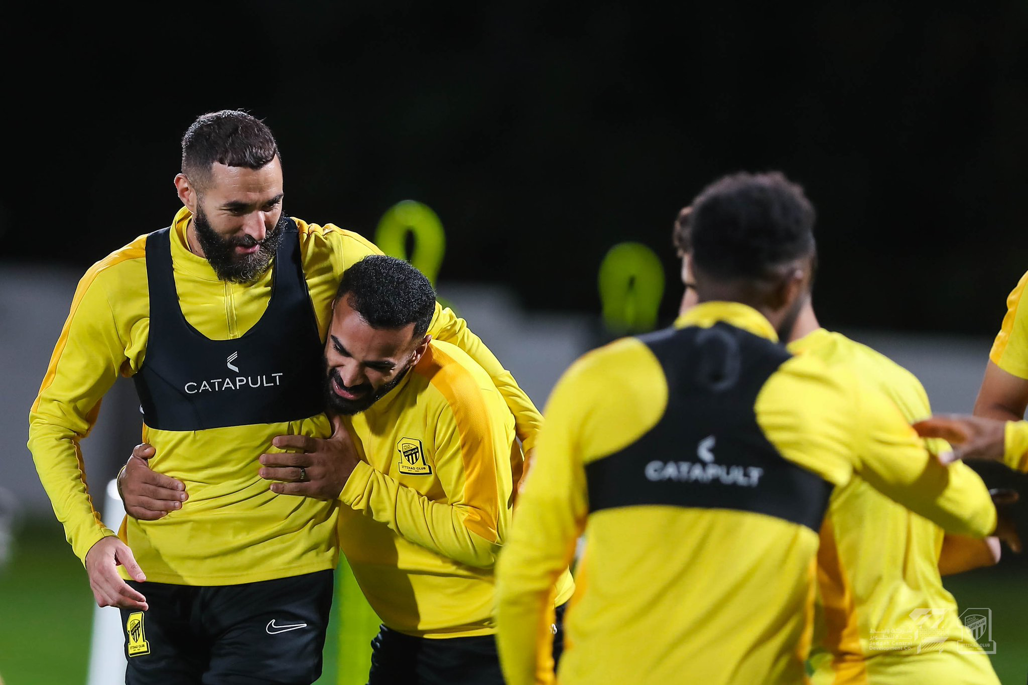 الهلال والاتحاد في مهمة سهلة أمام الرائد والرياض