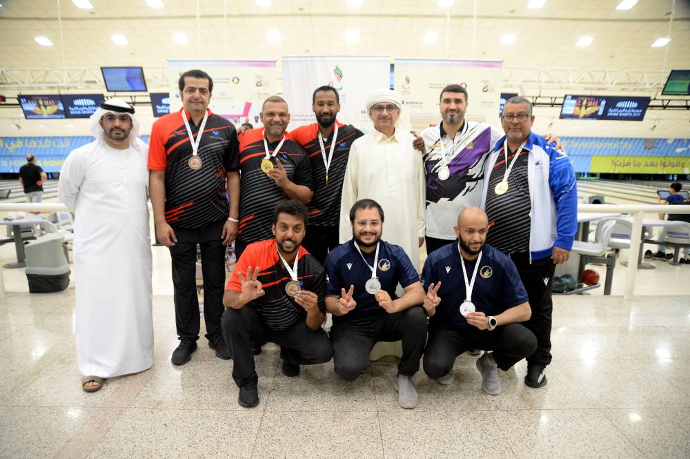 لقطة تذكارية بعد تتويج الفائزين