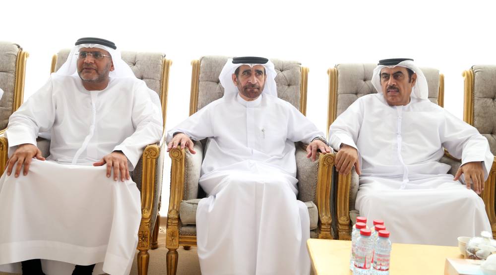 هيثم بن صقر يعزي أحمد وناصر حسن بن الشيخ (تصوير: صلاح عمر وجون فارجيس)