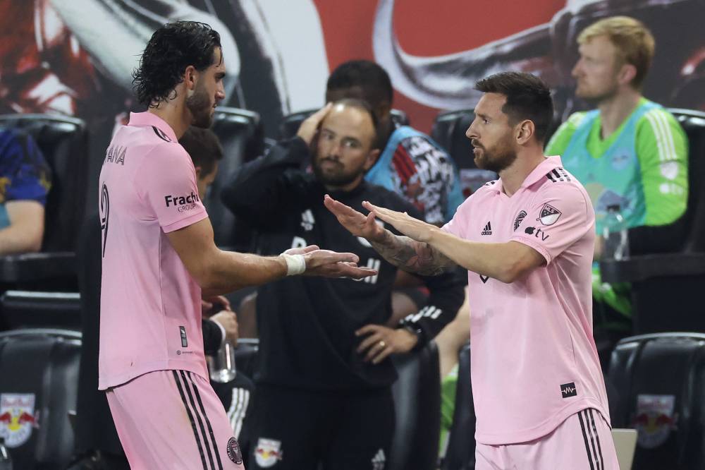 ميسي يشارك بديلاً لكامبانا في مباراة الموسم الماضي