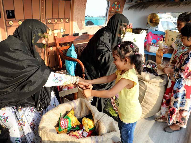 توزيع حق الليلة على الأطفال