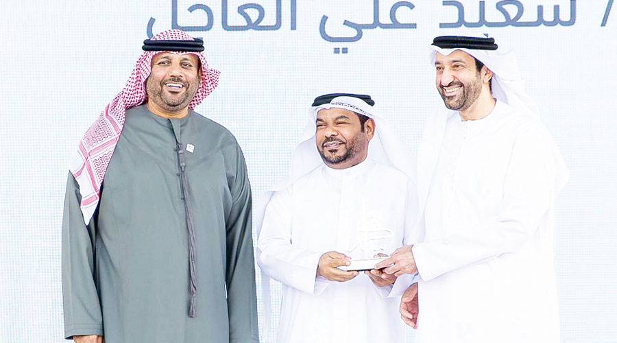 صقر القاسمي وعيسى هلال والعاجل خلال التكريم