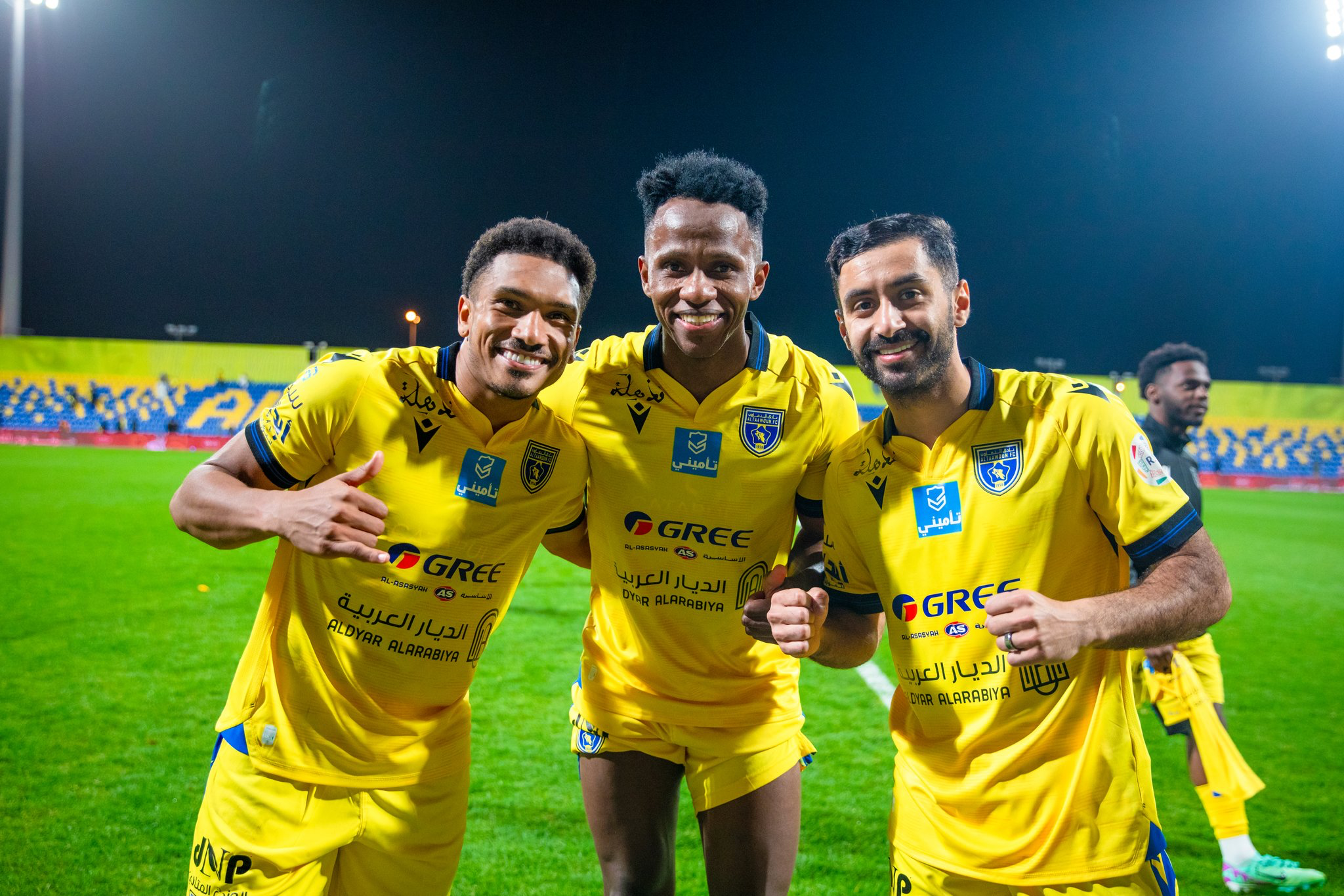 فوز وتعادلان في الدوري السعودي