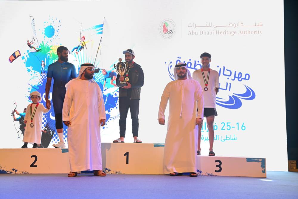 مهرجان الظفرة يتوج الفائزين في الطائرة الشاطئية والدراجات الهوائية