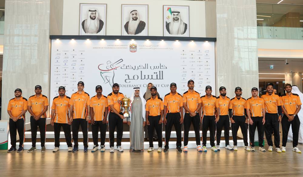  نهيان بن مبارك يكرم أبطال «التسامح للكريكيت».. ويؤكد: عمال الإمارات هم عماد نهضتها 