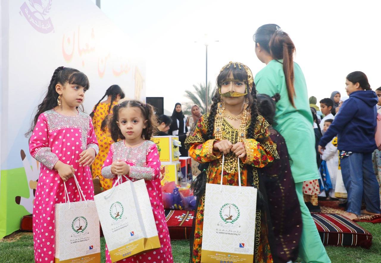بلدية الحمرية تحتفل بالتقاليد الإماراتية في «حق الليلة»