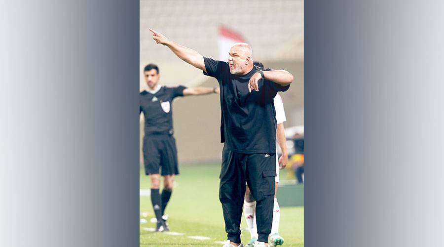  كوزمين مدرب الشارقة( تصوير: يوسف الأمير) 