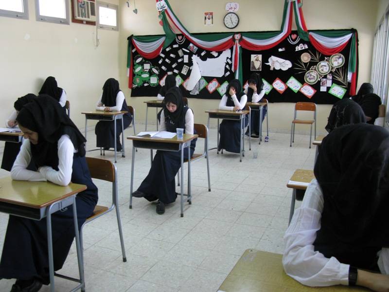 الاختبارات.. توتر وضغط نفسي يطارد الطلبة وأسرهم