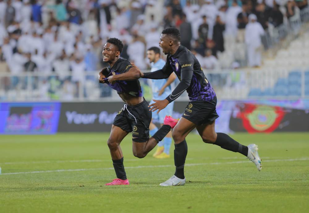 جوسنا أبيانفي يحتفل بهدفه