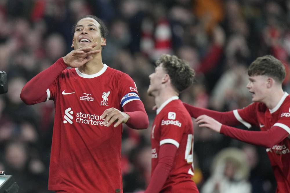 فيرجيل يحتفل بهدفه في نهائي كأس الرابطة 