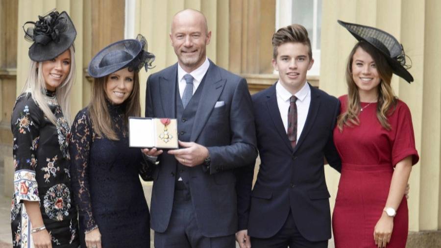 الأسطورة شيرر ليس نادماً على رفض عرض اليونايتد