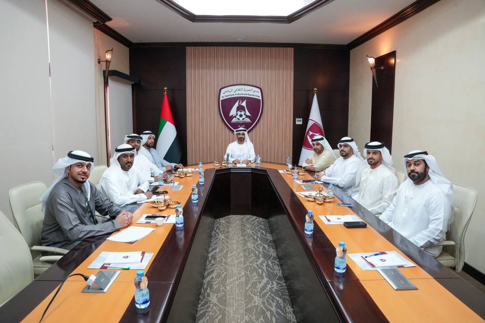  إدارة الحمرية تبحث استقطاب اللاعبين الموهوبين