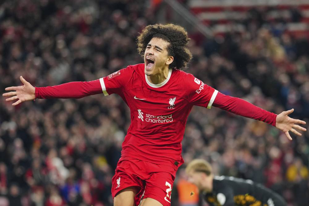 من هو دانز الذي تقمص محمد صلاح في ليفربول؟