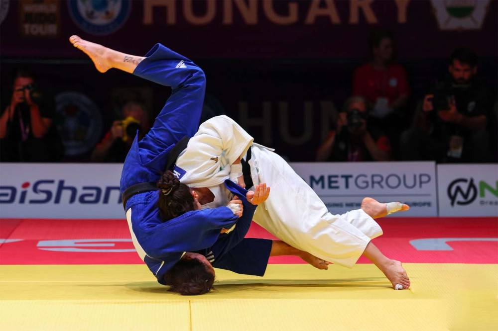 من مباراة اللاعبة باتسو