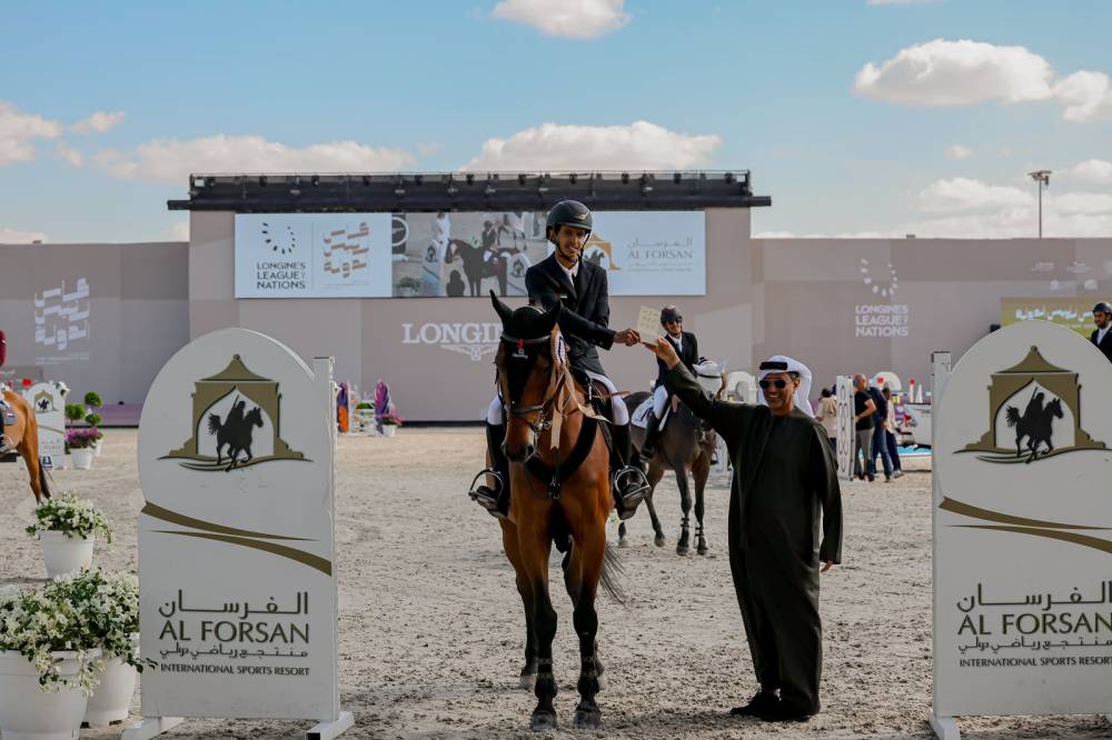 194 فارساً وفارسة في البطولة الدولية لقفز الحواجز