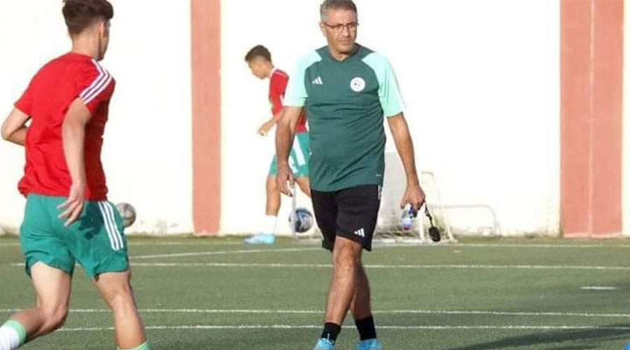 فيديو| مدرب منتخب الجزائر تحت 20 عاماً يصفع لاعبيه أثناء مباراة تونس
