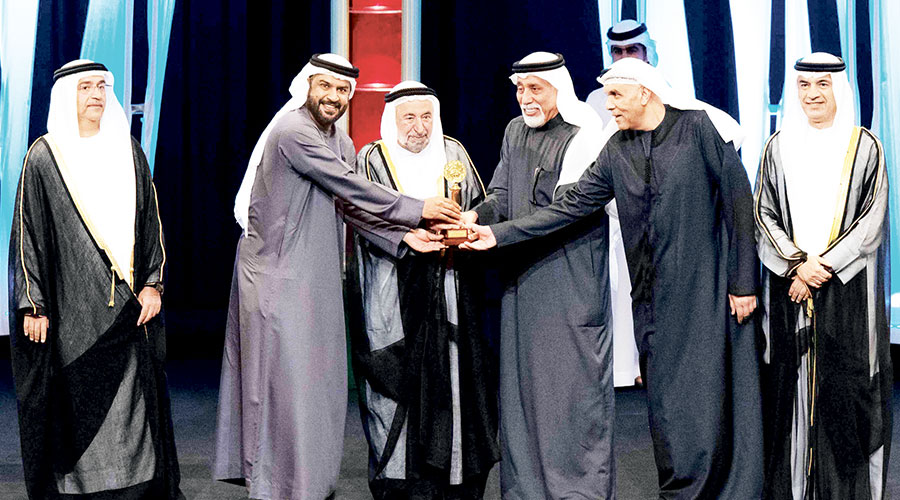 سلطان يكرًم فريق «كيف نسامحنا؟ بحضور عبدالله العويس