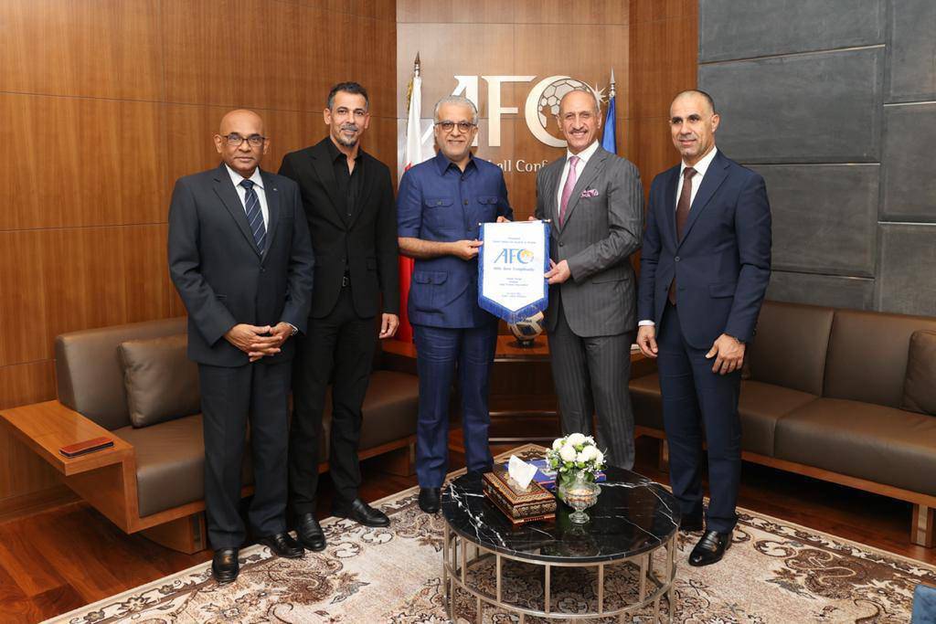 لقطة سابقة تجمع درجال ويونس محمود مع سلمان بن إبراهيم