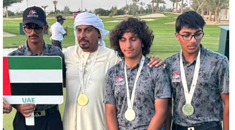  الهاشمي يتوسط ثلاثي منتخب الشباب 