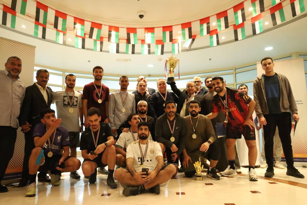 الفريق البطل بعد تتويجه