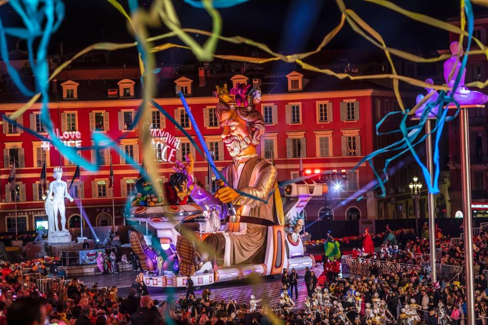 نيس الفرنسية تتألق في كرنفالها العالمي  