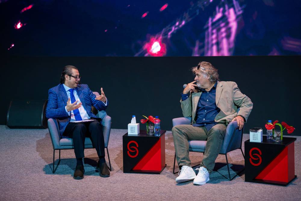 هانز فريكين خلال الجلسة