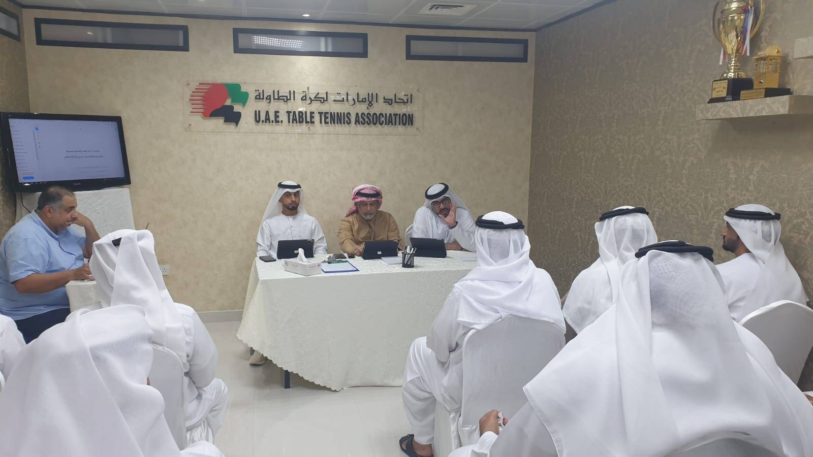 العسم يرأس اجتماع عمومية كرة الطاولة بحضور الزرعوني والكعبي