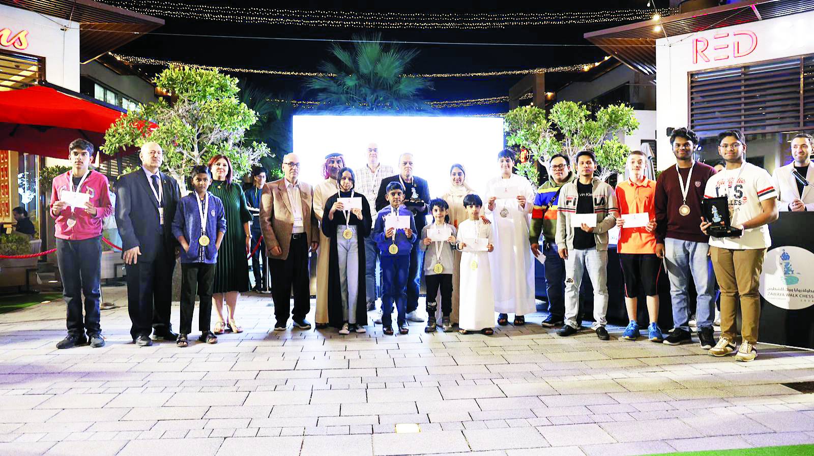 لقطة جماعية بعد تتويج الفائزين