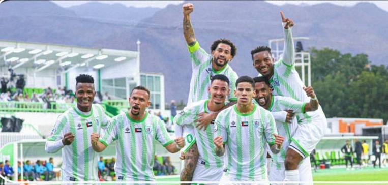  فرحة لاعبي دبا الحصن