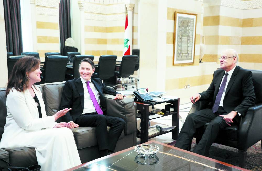 ميقاتي خلال لقاء سابق مع هوكشتاين والسفيرة الأمريكية في بيروت (أرشيفية)