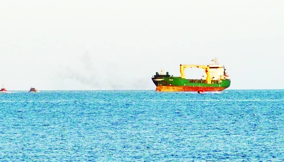 سفينة شحن تعرضت لهجوم على بعد 70 كلم من سواحل الحديدة