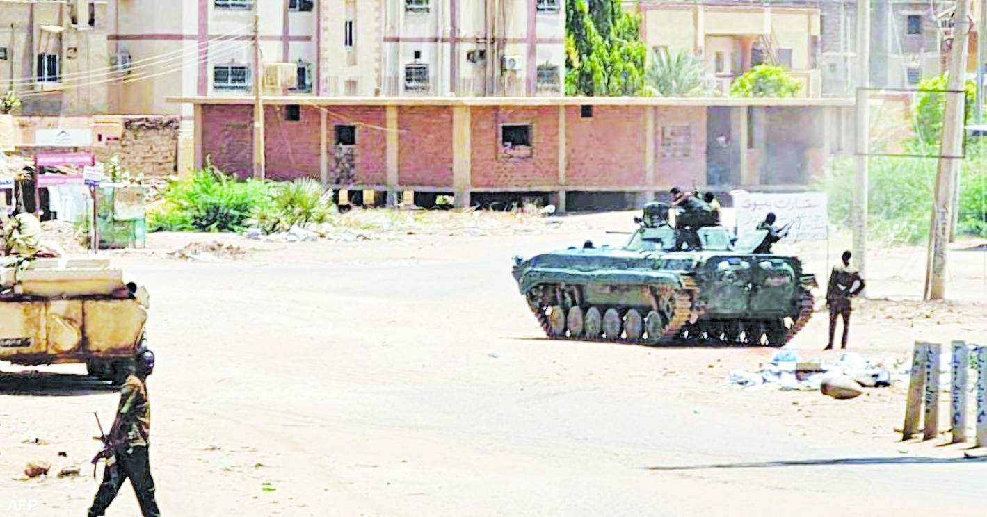 الآليات العسكرية في شوارع الخرطوم 