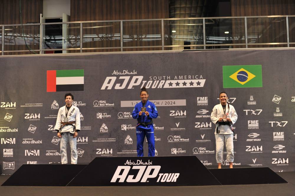 خلال تتويج الفائزين