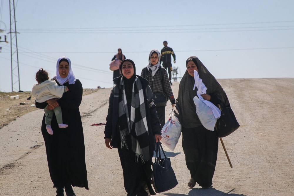 فلسطينيات نازحات من مدينة حمد بخان يونس