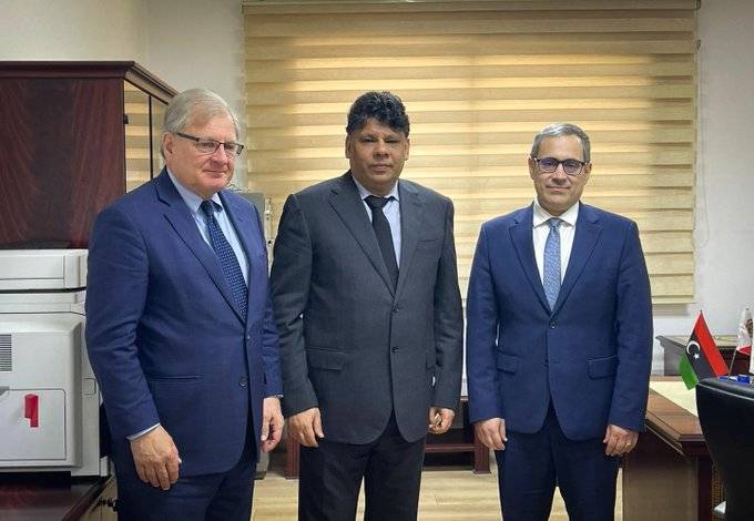 النائب العام خلال استقباله المبعوث الأمريكي والقائم بأعمال سفارة واشنطن (وال)