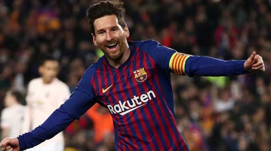 منديل توقيع ميسي التاريخي مع برشلونة يعرض في مزاد علني