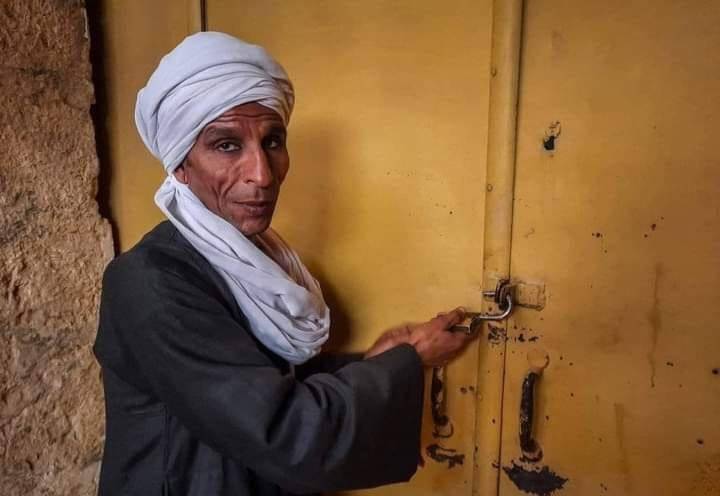 إخناتون وحارس المقبرة.. ملامح تثير الدهشة في مصر