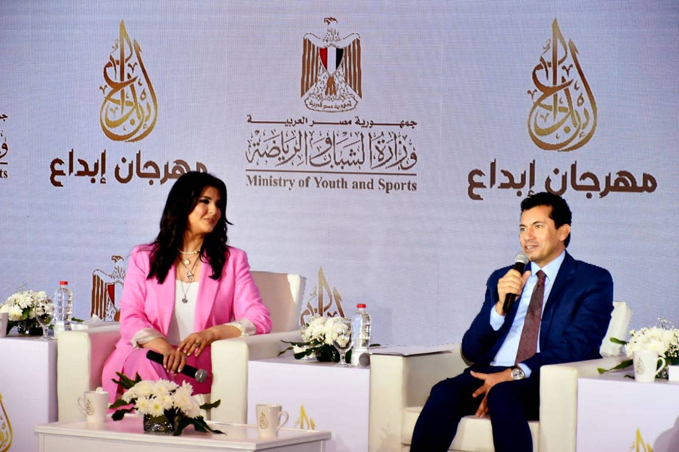 أشرف صبحي ومنى الشاذلي
