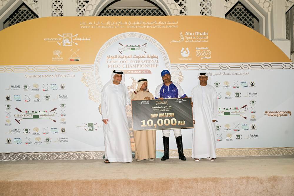 تكريم فارس اليبهوني أفضل لاعب مواطن