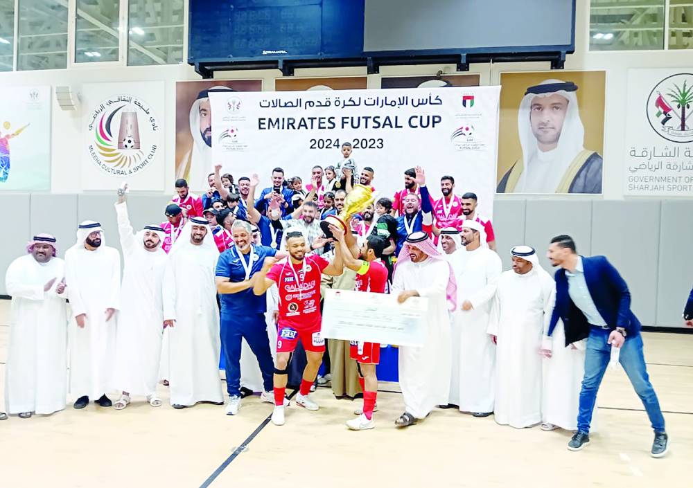 فرحة لاعبي البطائح بكأس الإمارات