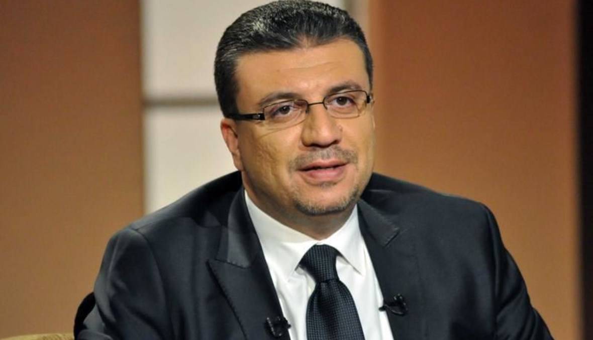 فيديو صادم| سقوط عمرو الليثي داخل خرسانة الطابق الثالث أثناء لقاء تلفزيوني