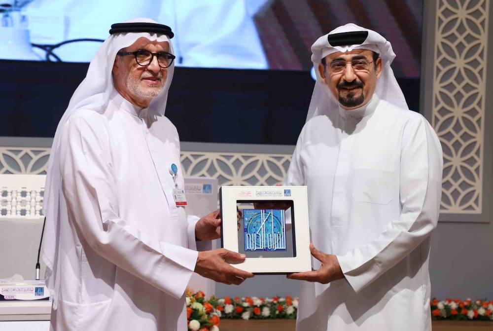 سعيد حارب يكرم اللواء احمد رفيع من شرطة دب ي