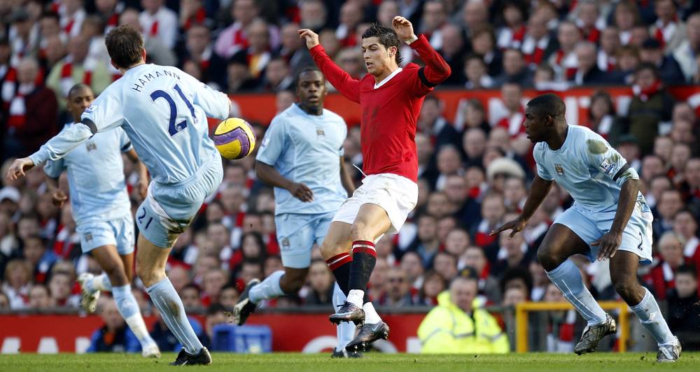 فيرجسون مهاجم في فرانكفورت مدى الحياة.. ويحدد أفضل لاعب دربه