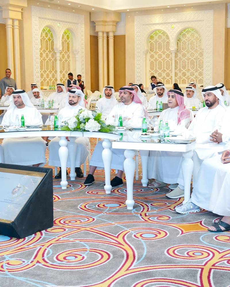 عيسى هلال والحضور خلال جلسة إعلان البرنامج