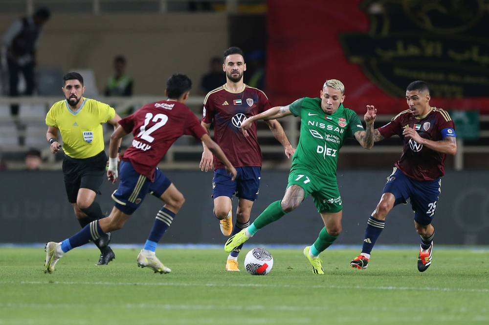 مباراة الوحدة وشباب الأهلي في دوري ادنوك للمحترفين
